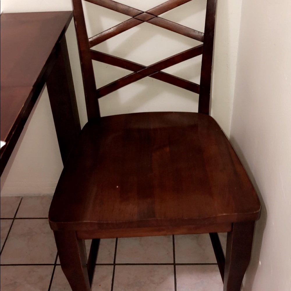 Dinner table - Picture 5 of 6